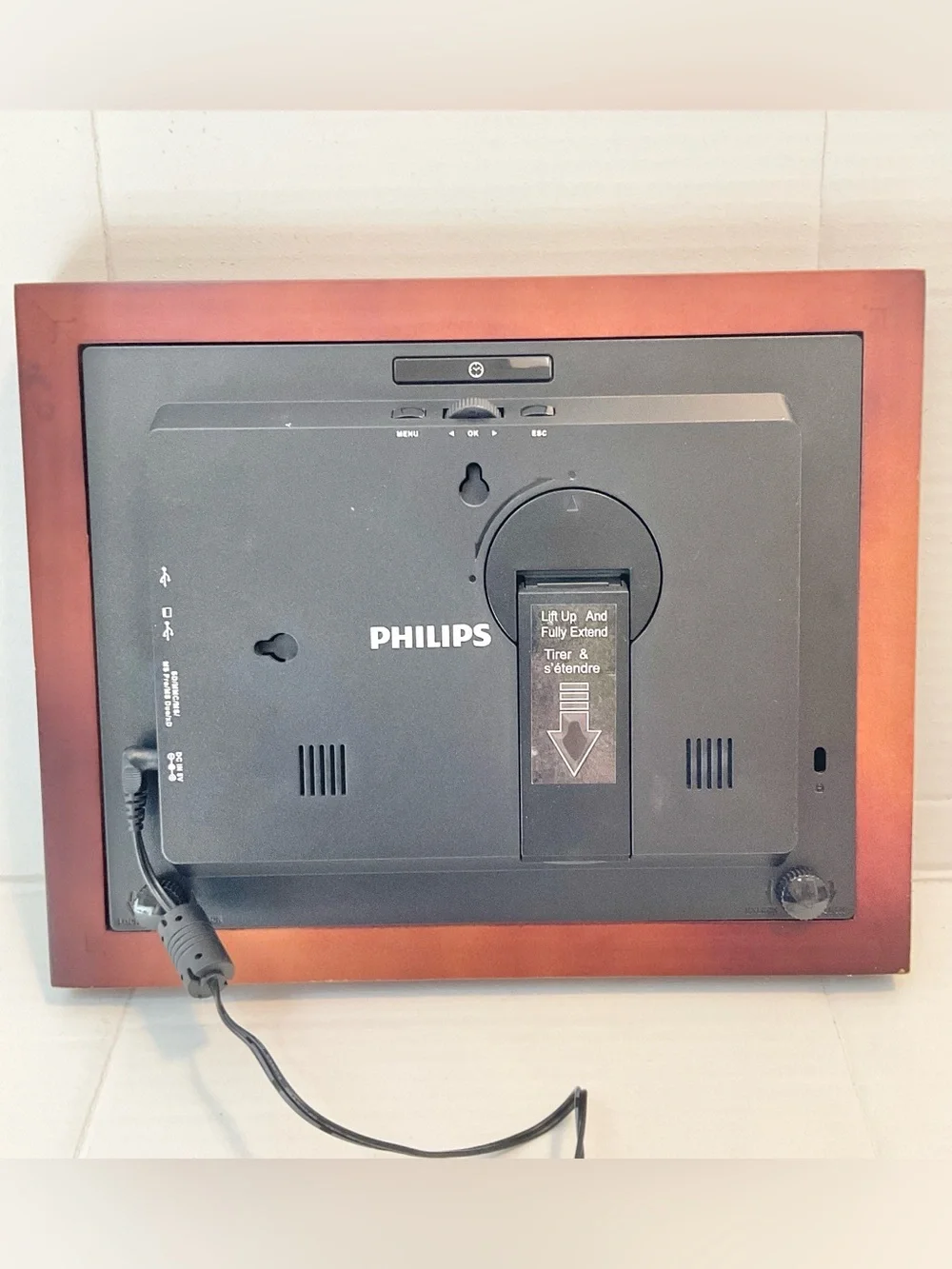 Philips Home Essentials Digital LCD Photo Frame 9” Mahogany Works perfectly